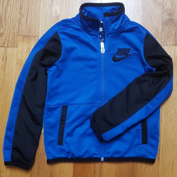 boys nike lightweight jacket